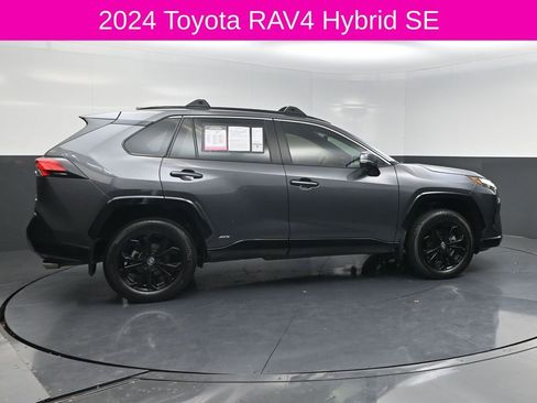 Used 2024 Toyota RAV4 SE image 4
