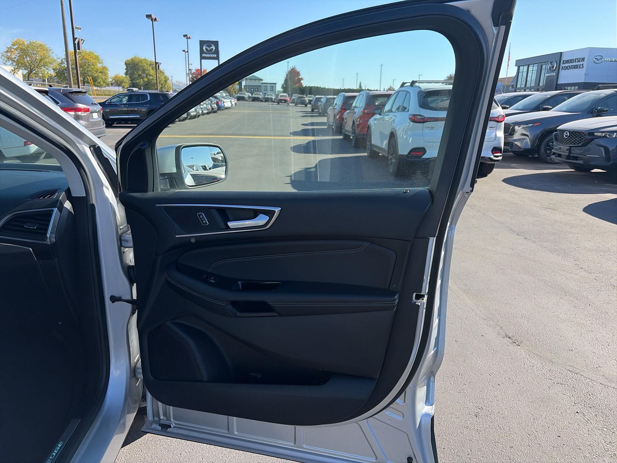 Used 2018 Ford Edge Titanium w/ Equipment Group 301A AWD/4WD image 17