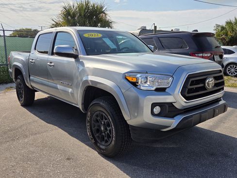 Used 2022 Toyota Tacoma SR5 w/ Technology Package AWD/4WD image 5