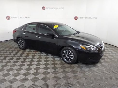 Used 2017 Nissan Altima 2.5 SR w/ Midnight Edition Package FWD image 3