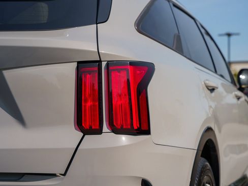 Used 2022 Kia Sorento SX FWD image 17