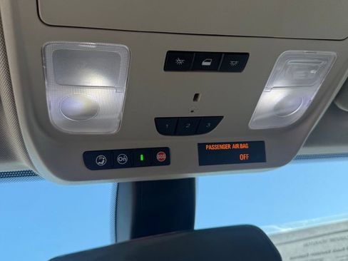 Used 2019 Buick Envision Essence FWD image 26
