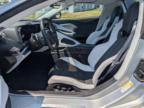 Used 2022 Chevrolet Corvette Stingray Premium Conv w/ Z51 Performance Package RWD image 17