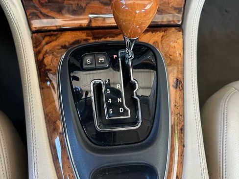 Used 2004 Jaguar XJ8 image 14