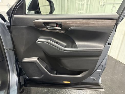 Used 2021 Toyota Highlander Limited AWD/4WD image 12