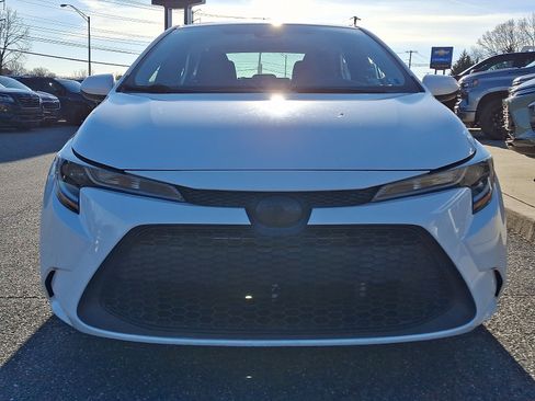 Used 2020 Toyota Corolla LE image 2