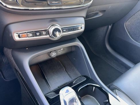 Certified 2025 Volvo XC40 B5 Plus image 20