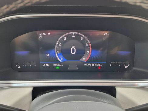 Used 2025 Volkswagen Taos SE AWD/4WD image 16