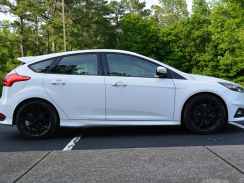 Used 2016 Ford Focus ST w/ Equipment Group 401A FWD image 4
