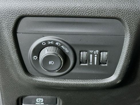 Used 2023 Jeep Grand Cherokee Limited AWD/4WD image 17