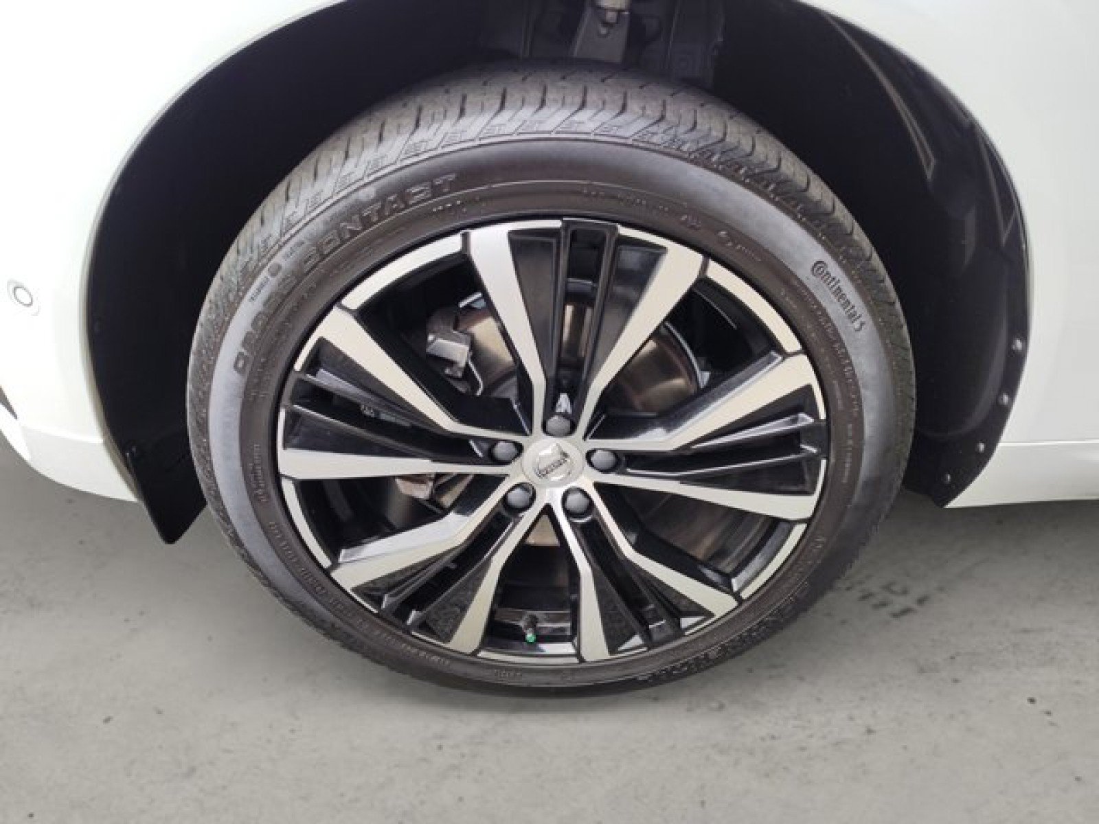 Used 2023 Volvo XC60 B5 Plus w/ Climate Package FWD image 9
