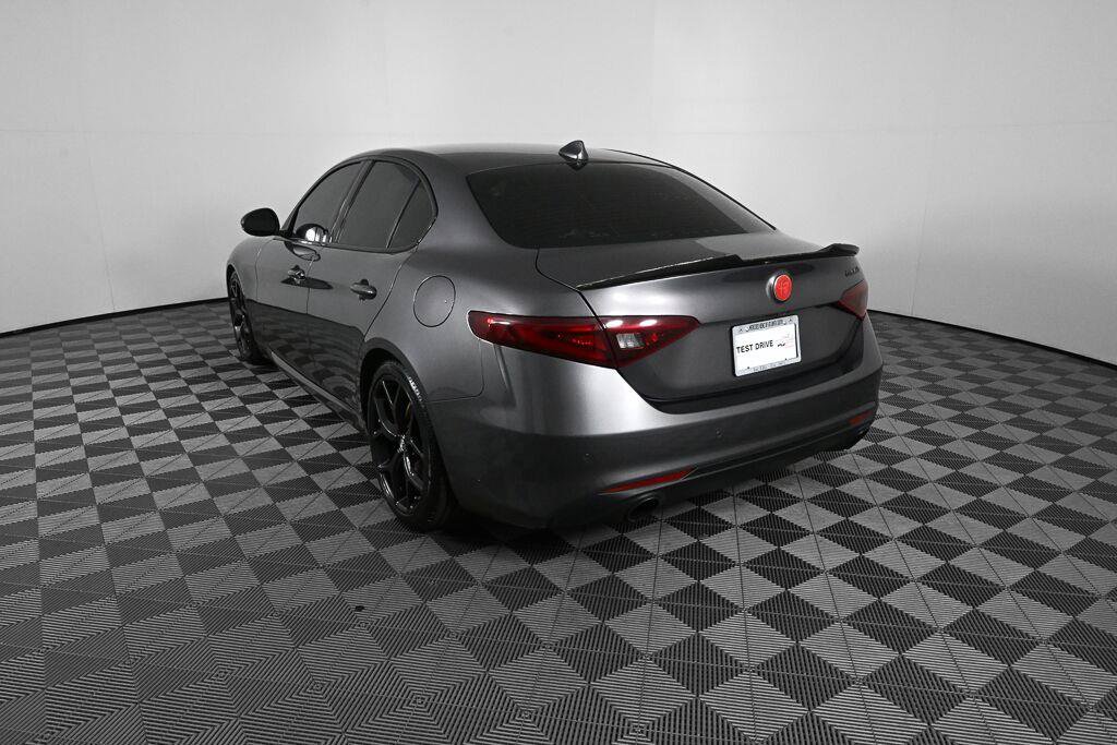 Used 2020 Alfa Romeo Giulia w/ Nero Edizione RWD image 4