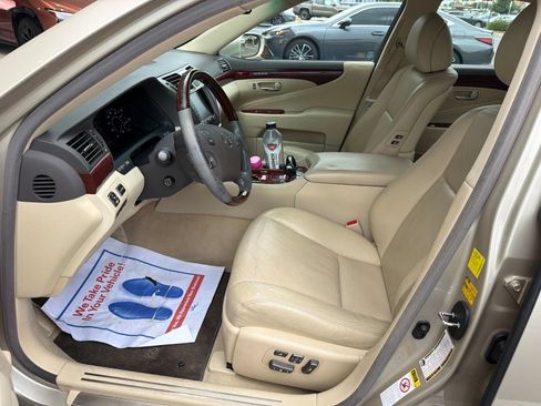 Used 2011 Lexus LS 460 w/ Comfort Pkg RWD image 2