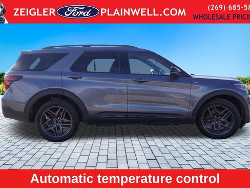 Used 2025 Ford Explorer ST-Line w/ ST-Line Street Pack image 6