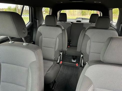 Used 2023 Chevrolet Traverse LT FWD image 34