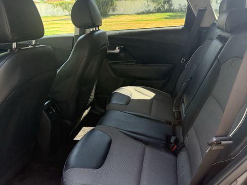 Used 2022 Kia Niro EX w/ Cold Weather Package FWD image 11