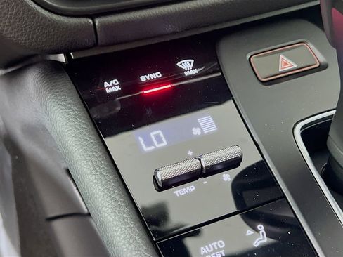 New 2026 Porsche Macan image 18