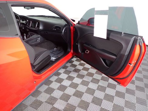 Used 2015 Dodge Challenger R/T Scat Pack w/ Scat Pack Stripe Group image 39