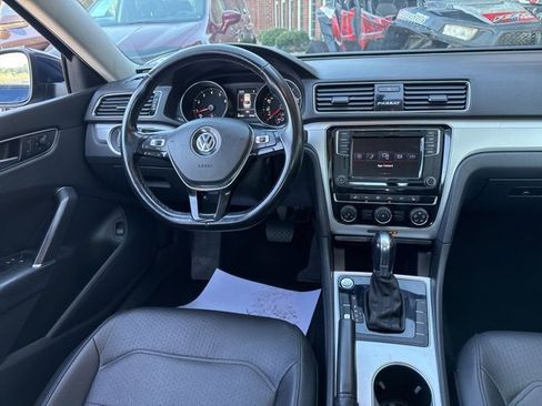 Used 2019 Volkswagen Passat 2.0T Wolfsburg image 10