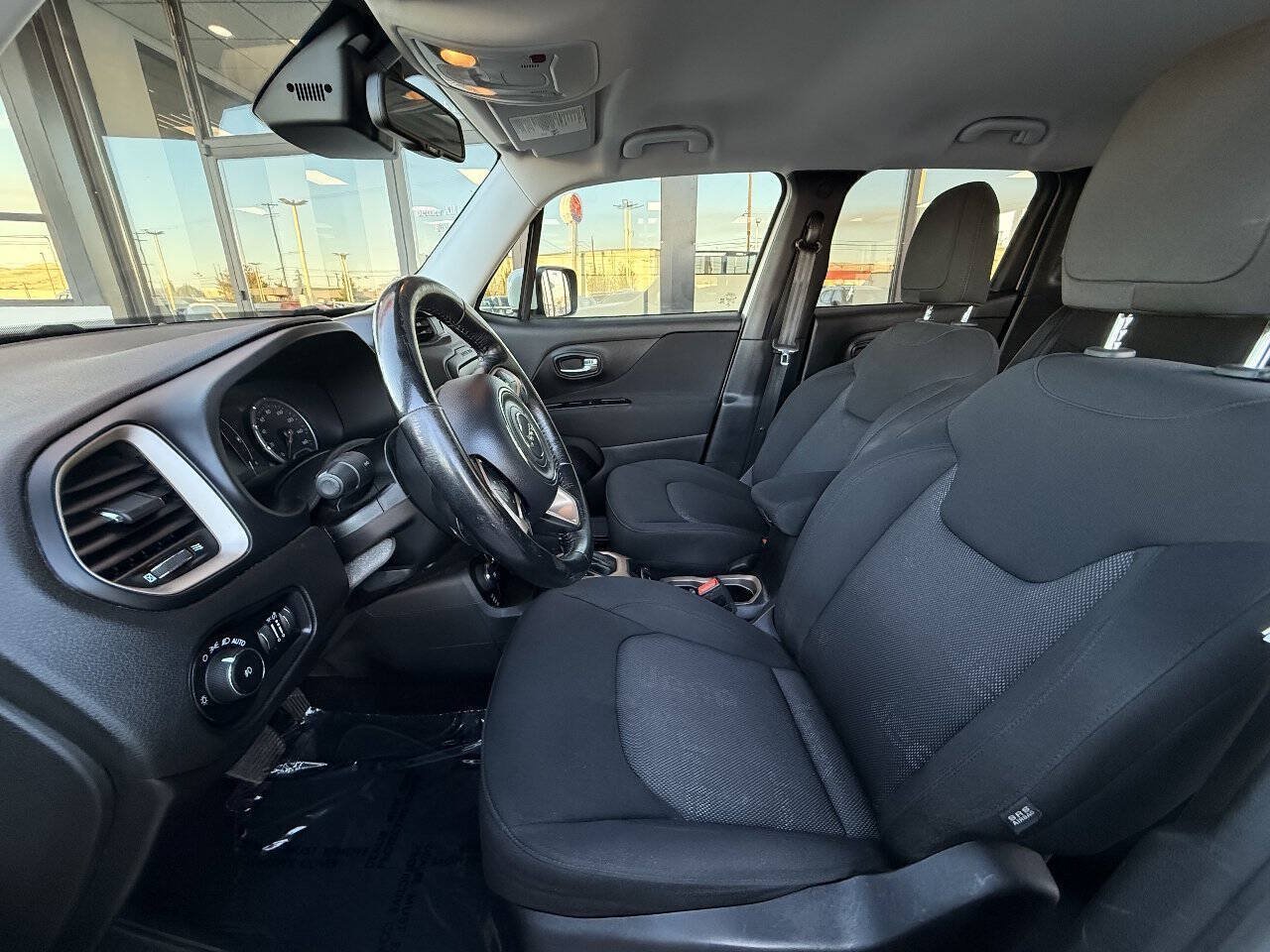 Used 2016 Jeep Renegade Latitude AWD/4WD image 10