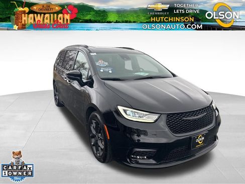 Used 2025 Chrysler Pacifica Limited image 7