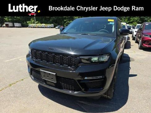 Used 2023 Jeep Grand Cherokee Limited w/ Black Appearance Package AWD/4WD image 1