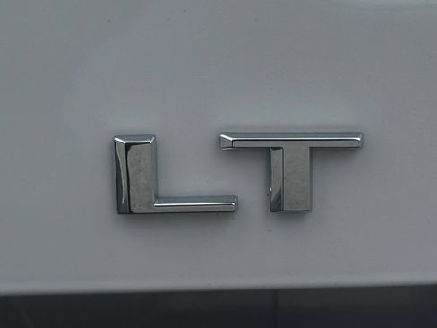 Used 2024 Chevrolet Colorado LT RWD image 16