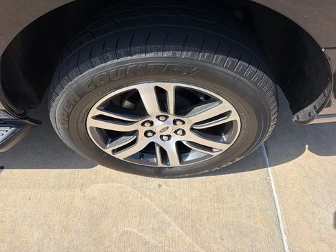 Used 2024 Ford Expedition Max Limited RWD image 9