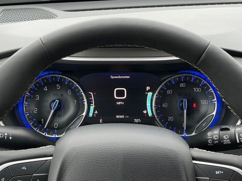 Used 2023 Chrysler Pacifica Touring-L FWD image 31