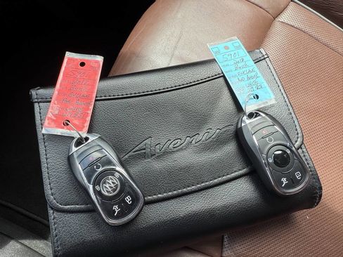 Used 2018 Buick Enclave Avenir w/ Avenir Technology Package image 29