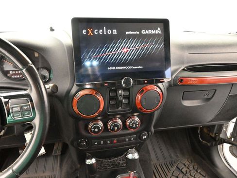 Used 2017 Jeep Wrangler Unlimited Sahara AWD/4WD image 22