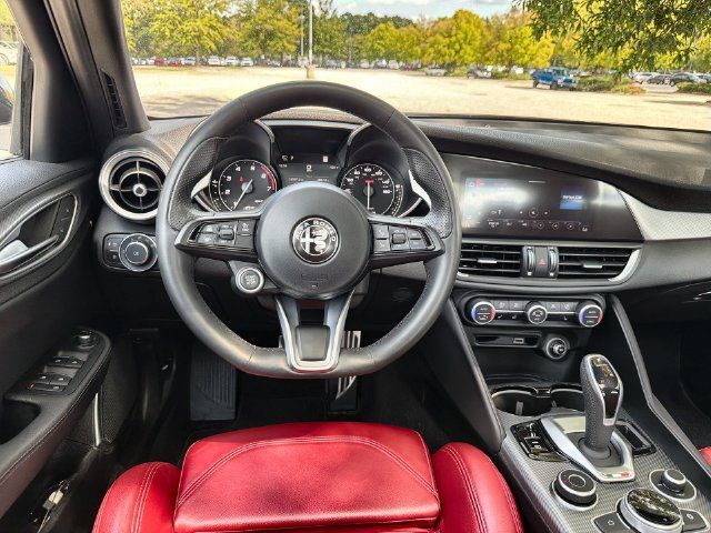 Used 2023 Alfa Romeo Giulia Veloce RWD image 14