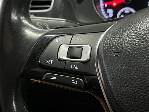 Used 2018 Volkswagen Golf S image 21