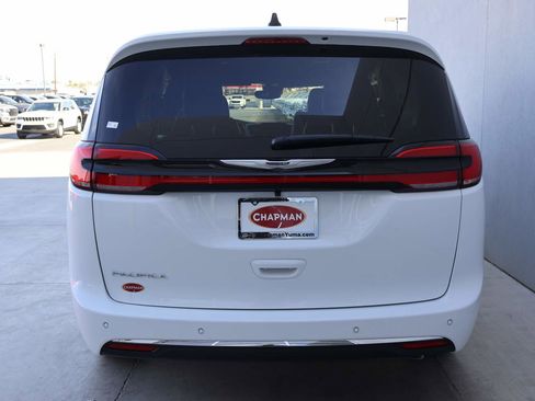 New 2026 Chrysler Pacifica Select FWD image 4