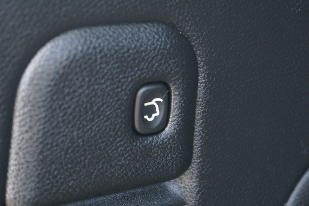 Used 2022 Jeep Grand Cherokee Limited AWD/4WD image 9