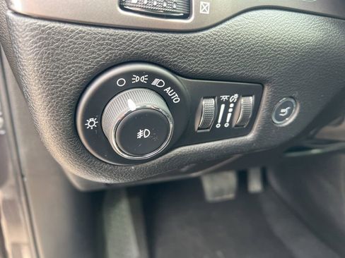 Used 2019 Jeep Cherokee Limited image 57