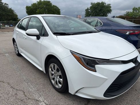Used 2024 Toyota Corolla LE image 3