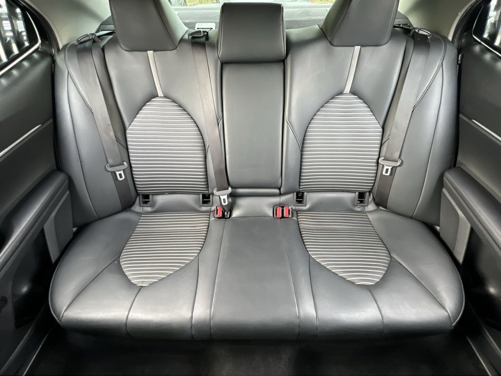 Used 2019 Toyota Camry SE w/ Audio Package FWD image 15