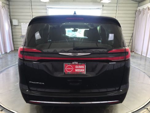 Used 2024 Chrysler Pacifica Touring-L FWD image 3
