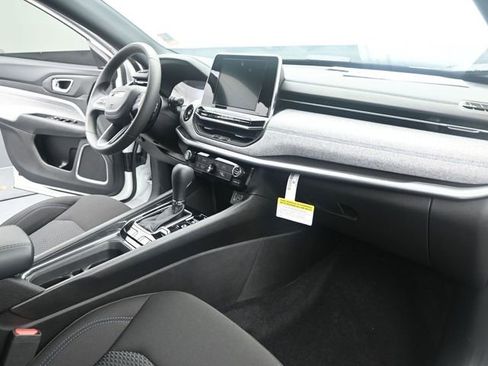 Used 2025 Jeep Compass Sport w/ Mopar Graphics Package image 12