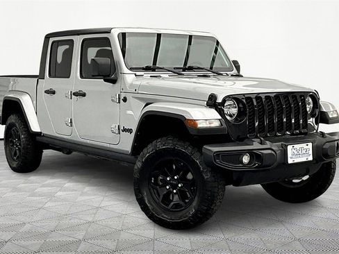 Used 2022 Jeep Gladiator Willys image 12
