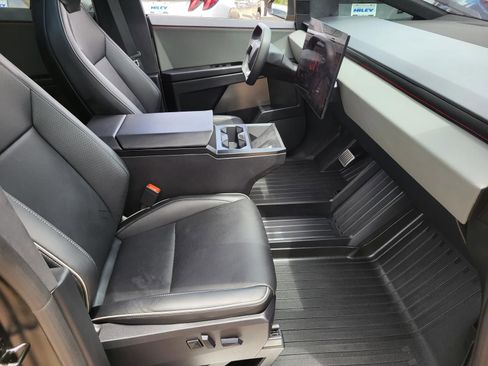 Used 2024 Tesla Cybertruck AWD Crew Cab image 9
