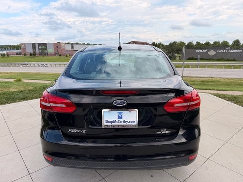 Used 2017 Ford Focus SE w/ Cold Weather Package FWD image 4