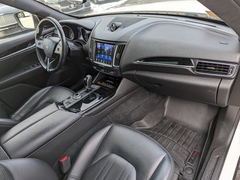 Used 2018 Maserati Levante image 30