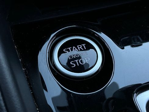 Used 2025 Nissan Versa SV image 21