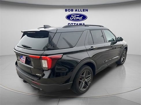 Used 2025 Ford Explorer ST-Line w/ ST-Line Street Pack image 5