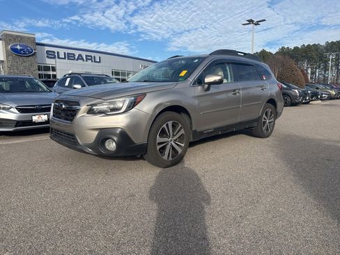 Used 2018 Subaru Outback 2.5i Limited image 2