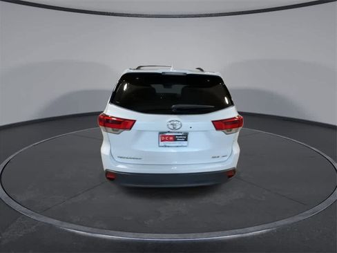 Used 2019 Toyota Highlander XLE image 7