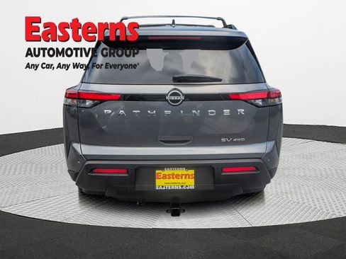 Used 2022 Nissan Pathfinder SV image 5