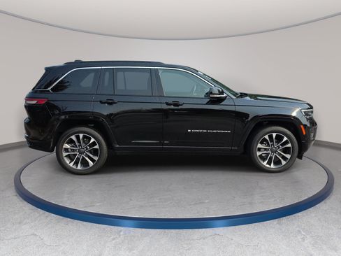 Certified 2025 Jeep Grand Cherokee Overland w/ Trailer Tow Package AWD/4WD image 4